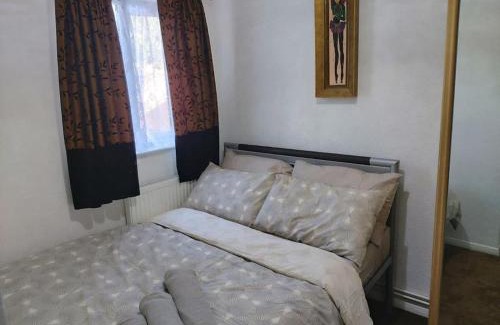 Thamesmead Apartment | Heronsgate GH008