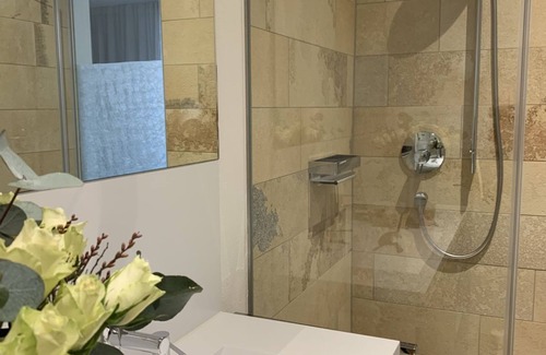 Stetten Apartment | Herzlich Willkommen im Lichtdurchfluteten Barrierefreien Apartment Maulbeere