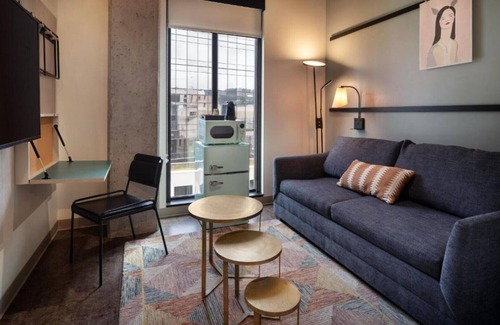 Goose Hollow House | Hey gorgeous! You seem like you’re up for a good time.