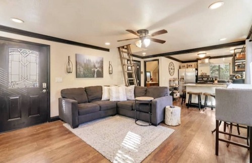 West Village Cabin | Hibernation Station ~ Walkable, Wonderful, Well-Located