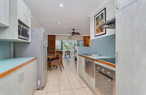 Palm Cove Apartment | Hibiscus On Palm Cove at Marlin Waters
