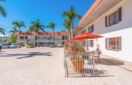 Sarasota Hotel | Hibiscus Suites - Sarasota