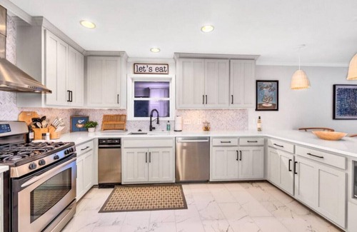 Gallatin House | Hickory Dickory Dock - Nashville Lakefront Family Retreat
