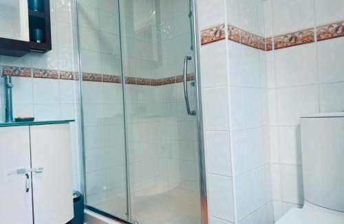 Borehamwood House | Hickory Haven