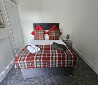 Northfield Apartment | Hidden Gem - 4 Bedroom Home