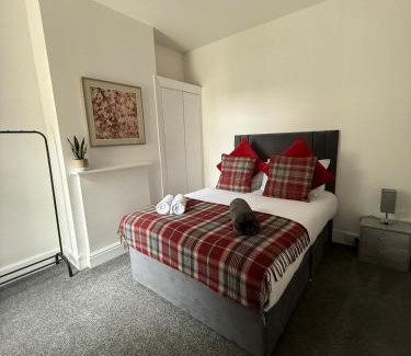 Northfield Apartment | Hidden Gem - 4 Bedroom Home