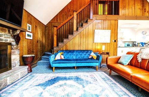 Pocono Pines Cabin | Hidden Gem by Lake Naomi Your Poconos family escape.