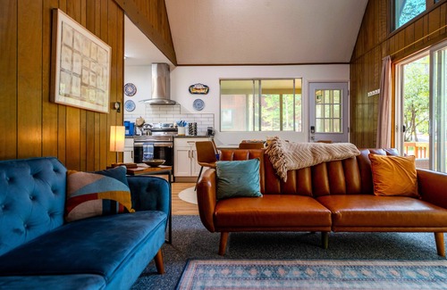 Pocono Pines Cabin | Hidden Gem by Lake Naomi Your Poconos family escape.