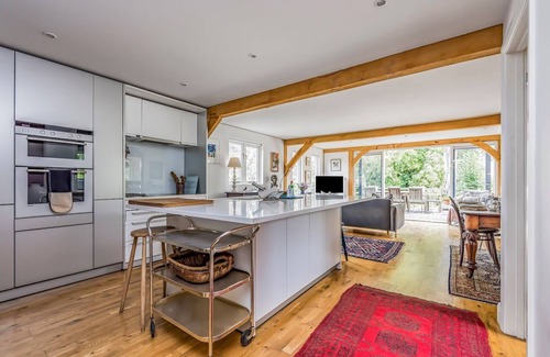 South Hayling House | Hidden Gem by the Sea | Pass The Keys