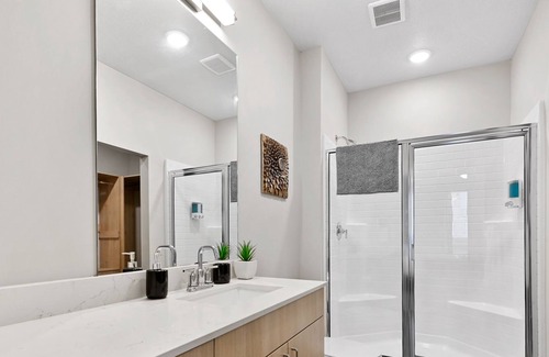 Herriman Apartment | Hidden Gem, Comfy Beds, Pet Friendly, Pool/Hot Tub, Gym