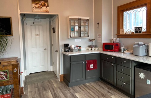 Stoughton Bed & Breakfast | Hidden Gem - Downtown Stoughton w/optional Sauna.