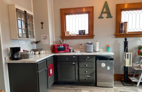 Stoughton Bed & Breakfast | Hidden Gem - Downtown Stoughton w/optional Sauna.