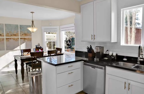 East Millcreek House | Hidden gem in Millcreek With Patio & Outdoor Fireplace