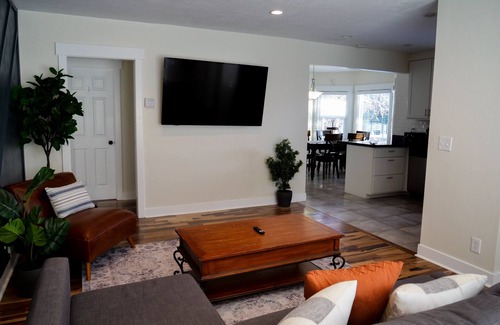 East Millcreek House | Hidden gem in Millcreek With Patio & Outdoor Fireplace