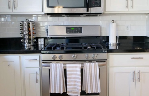 East Millcreek House | Hidden gem in Millcreek With Patio & Outdoor Fireplace