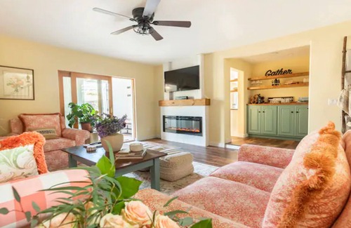 Paso Robles Cottage | Hidden Gem! Rural Location, mins from Paso center. English style farm cottage.