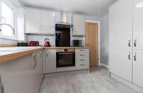 Loftus Apartment | Hidden Gem with bags of space. 3 Bed Town House