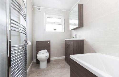 Loftus Apartment | Hidden Gem with bags of space. 3 Bed Town House