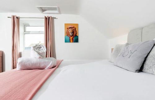 Loftus Apartment | Hidden Gem with bags of space. 3 Bed Town House