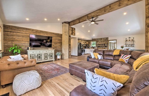 Dundee House | 'Hidden Hollow' Family Home w/Mod Interior!