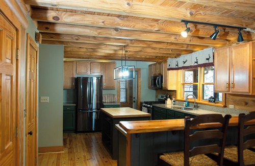 Tate Cabin | Hidden Honey Hole Cabin: 4 BEDROOM, POOLS, TENNIS/PICKLEBALL, HIKING, LAKE AREA