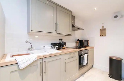 Nottingham City Centre Apartment | Hidden Hot Tub Retreat Apartment in Nottingham