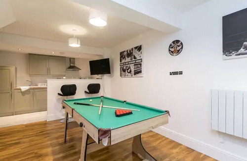 Nottingham City Centre Apartment | Hidden Hot Tub Retreat Apartment in Nottingham