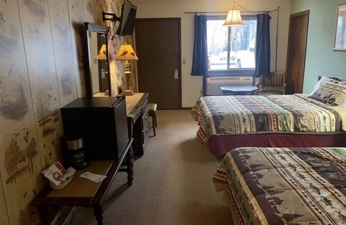 Warsaw Hotel | Hidden Lake Resort