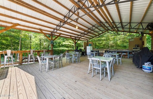 Wilder RV Rental | Hidden Paradise Farms – 4 Cabins & RV Sleeps 19 Perfect for Large Groups