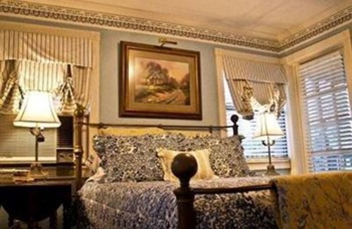 Eureka Springs Historic District Bed & Breakfast | Hidden Springs Bed & Breakfast