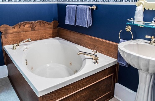 Eureka Springs Historic District Bed & Breakfast | Hidden Springs Bed & Breakfast