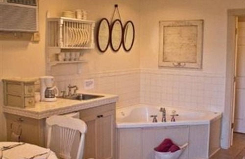 Eureka Springs Historic District Bed & Breakfast | Hidden Springs Bed & Breakfast