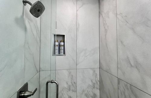 Garden Oaks Apartment | Hidden Studio in the Enchanting oak forest area