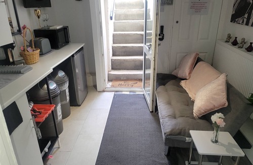 Gillingham Apartment | Hidden Treasure- 2 Beds Sleeps 3 Gillingham