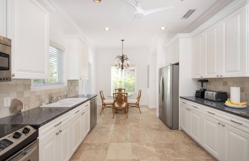 Breakers House | Hidden Treasure & Guest House by Grand Cayman Villas