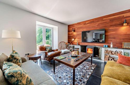 Barnstaple House | Hidden Valley Farmhouse