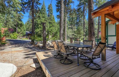 Sunnyside House | Hidden Willow at Tahoe Park - Cozy 2 BR Cabin, Walk to Dining, Near Skiing