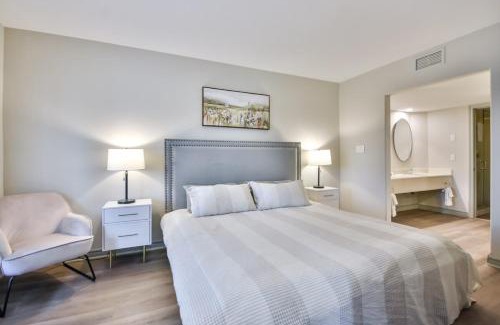 Oro-Medonte Apartment | Hideaway 2BR Condo Pool & Heated Pool
