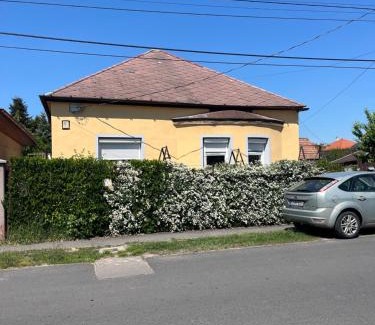 Rakosszentmihaly Apartment | Hideaway house with garden & freeparking
