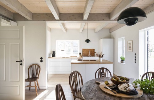 Holzdorf House | Hideaway under thatch for large families with sauna and stove