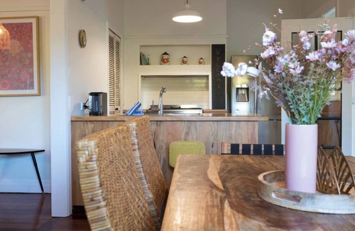 Margaret River House | Higgins Hideaway Central Cottage with Garden Oasis
