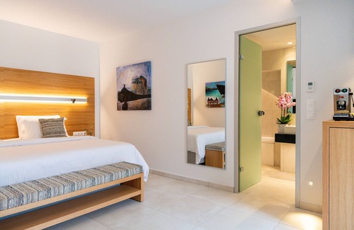 Malia Hotel | High Beach White