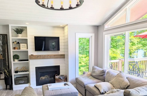 Marmora and Lake Cottage | High-End 4 Bedroom Cottage - Pets ★★★★★