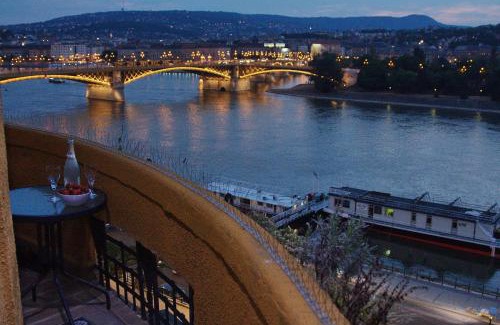 Ujlipotvaros Apartment | High End Budapest in the city center