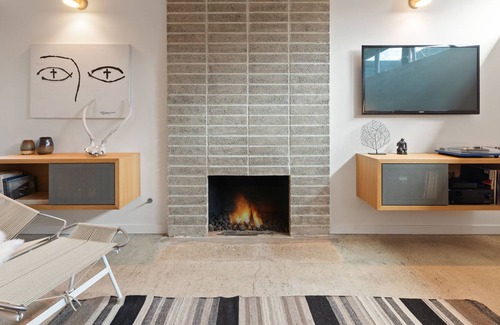 Newport Shores House | High-End Designer Retreat | Modern New-Build & Home Office | Walk to Beach