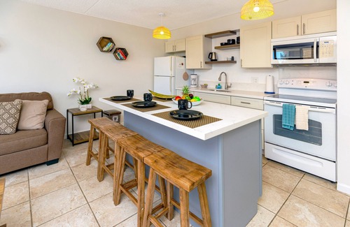 Waikiki Apartment | High Floor Ocean View Condo with 2 Double Beds
