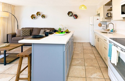 Waikiki Apartment | High Floor Ocean View Condo with 2 Double Beds