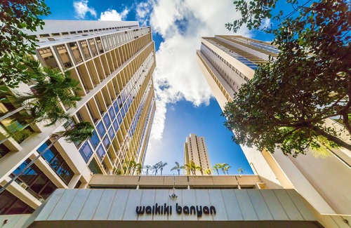 Waikiki Apartment | High Floor Ocean View Condo with 2 Double Beds