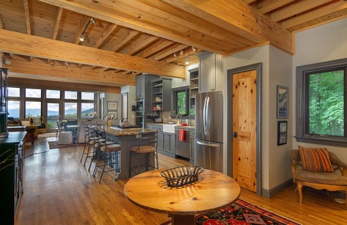 Black Mountain Cabin | High Haven | Breathtaking Mountain Views!
