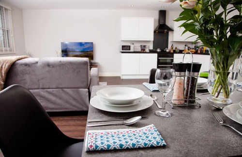 Swindon Apartment | High Life Luxury Serviced Apartments